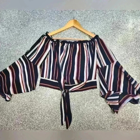 GUESS Off the shoulder long sleeve  crop top - Picture 1 of 6